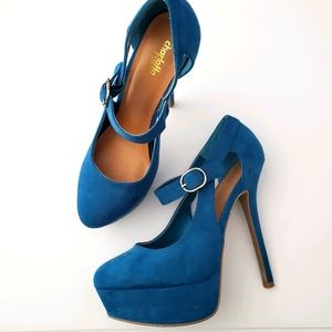 💸DONATED💸 Teal High Heels